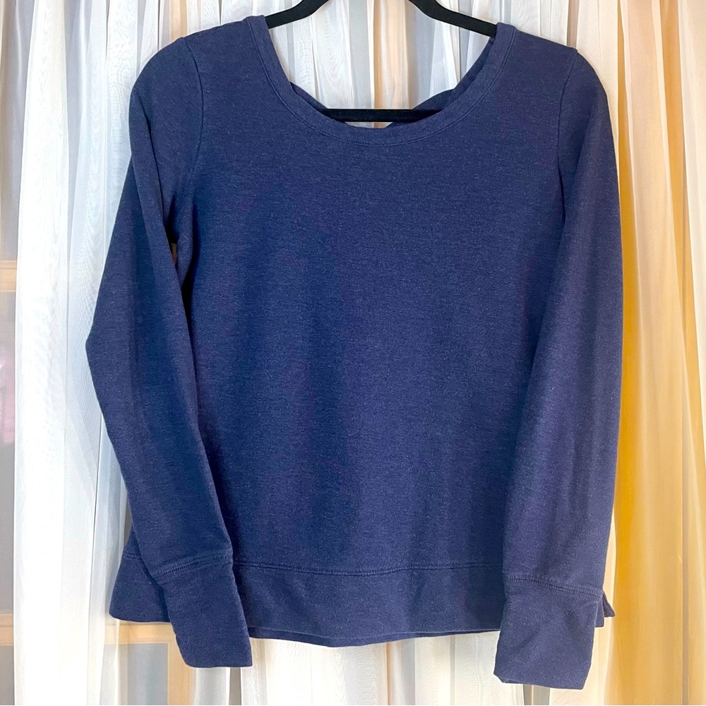 Itm 0033 Old Navy active, long sleeve, crew neck top size XSM